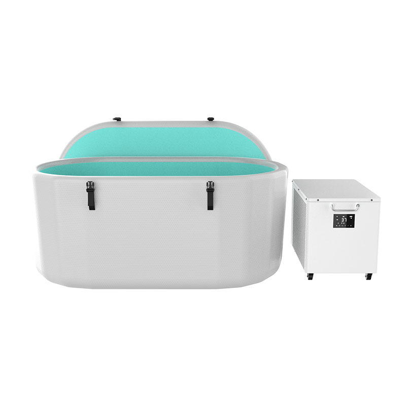 Veľký bazén s ľadovým kúpeľom na chladnú terapiu