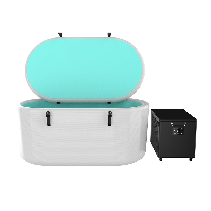 Veľký bazén s ľadovým kúpeľom na chladnú terapiu