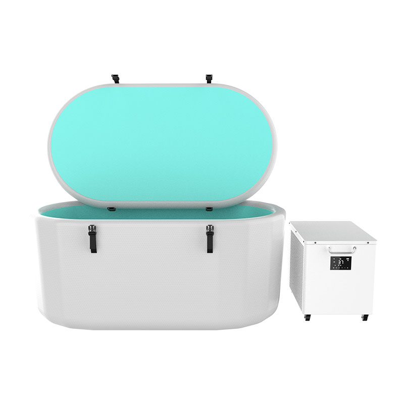 Veľký bazén s ľadovým kúpeľom na chladnú terapiu