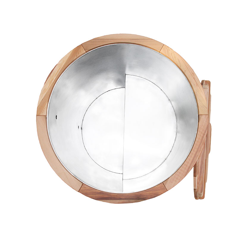 Drevená studená ponorná vaňa