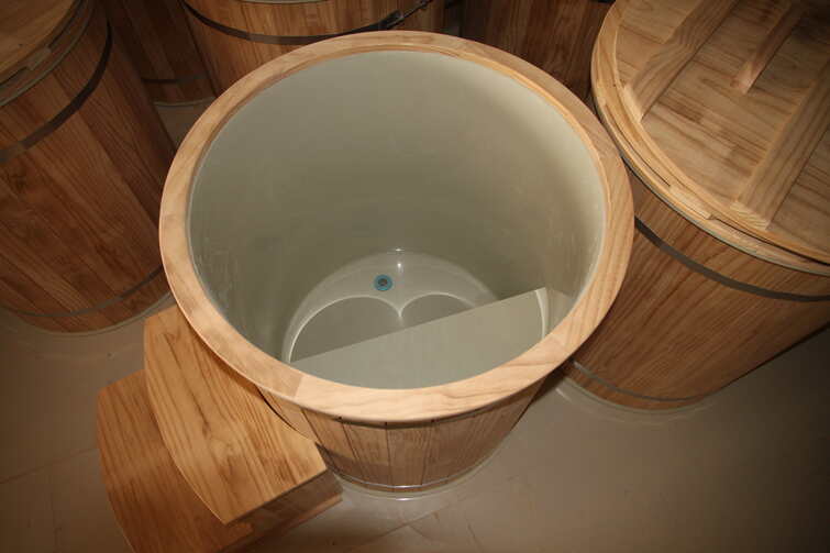 Thermo New Zealand Pine Ice Bath with PP Liner